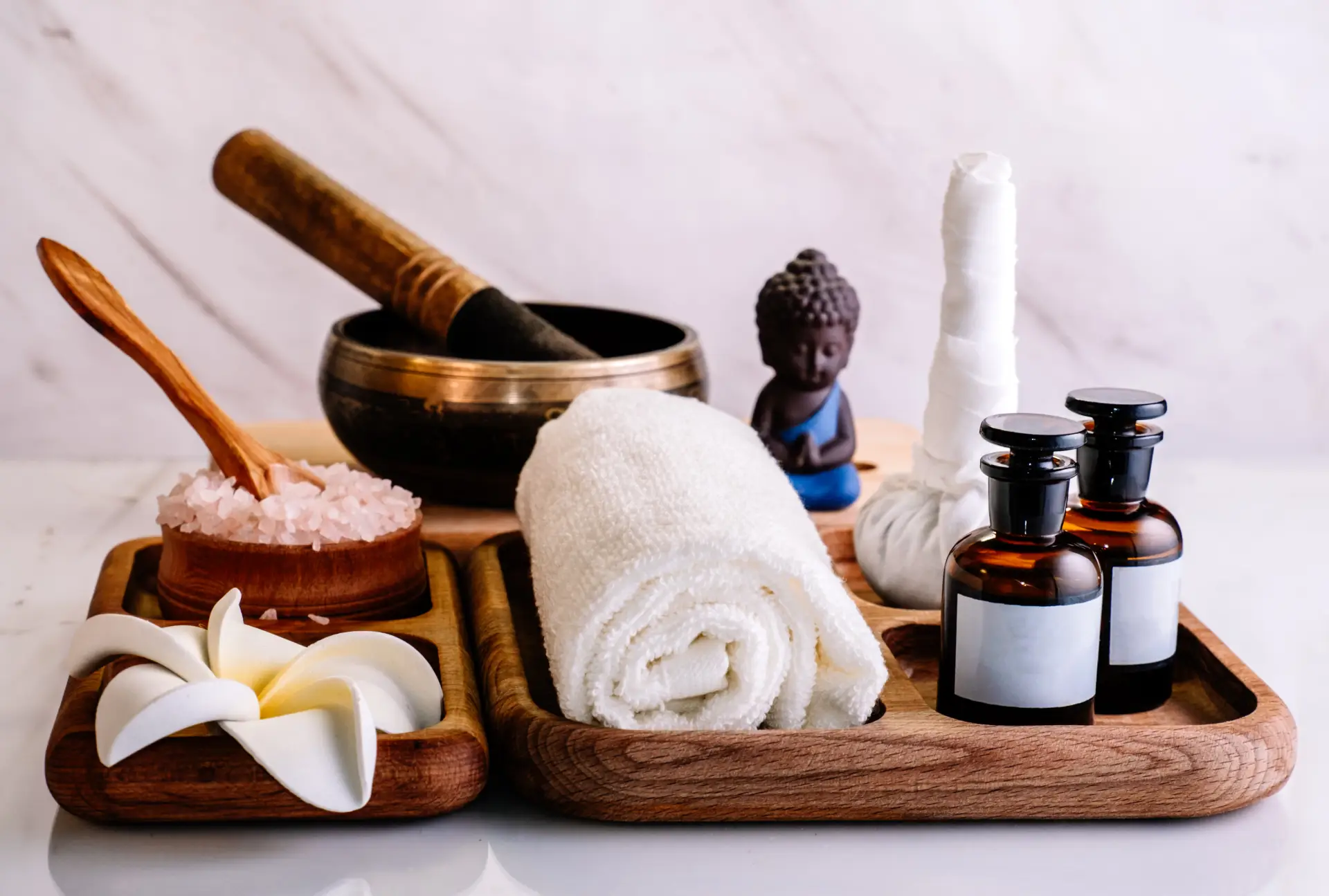 Aromaöl-Massage mit Premium-Ölen – Rosi Massage Effretikon